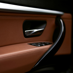 Автомобільна шкіра